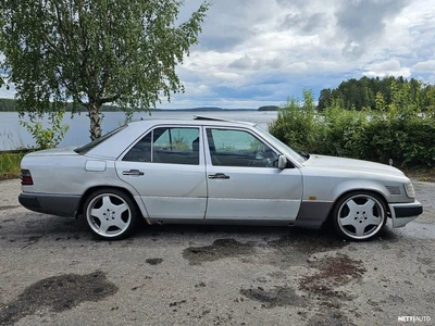 Mercedes-Benz E 1994, kuva 2/20