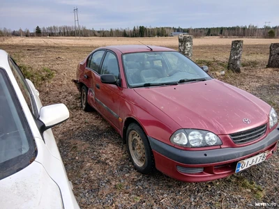Toyota Avensis 1998, kuva 4/5