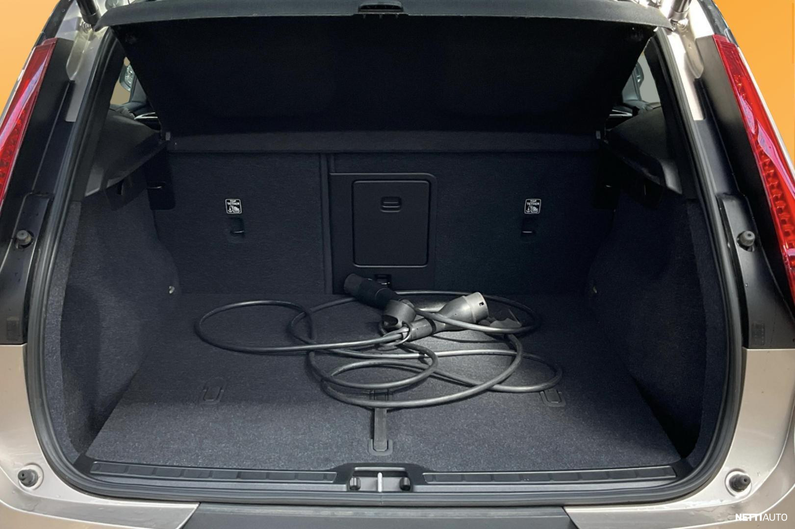 Volvo XC40 2023, photo 3/6