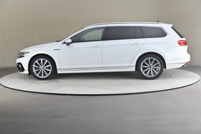 Volkswagen Passat 2023, photo 4/10