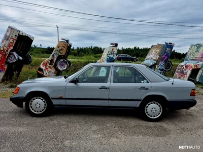 Mercedes-Benz E 1986, photo 3/11