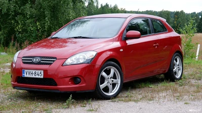 Kia Ceed 1,4 ISG LX 3D EcoDynamics 2010, photo 2/20