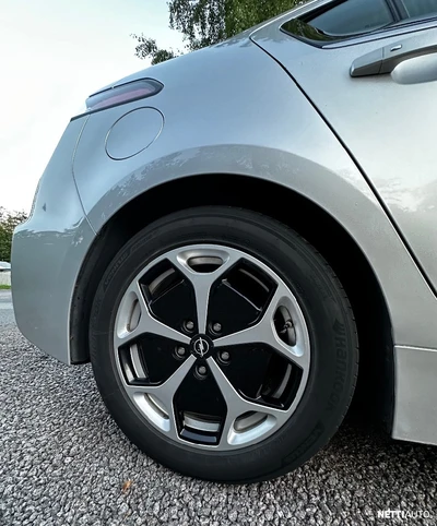 Opel Ampera plug-in ladattava hybridi 2012, kuva 7/24