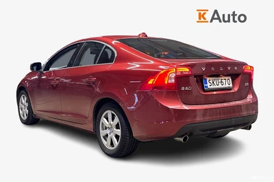 Volvo S60 D5 Momentum 2013, photo 2/4