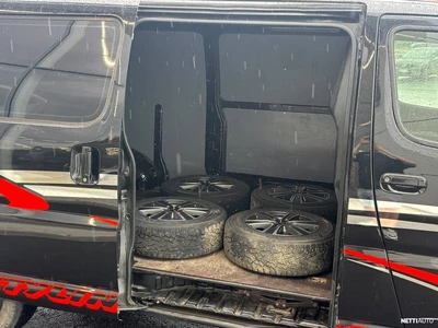 Toyota Hiace 2,5 D-4D 4WD 117 5ov pitkä 2011, kuva 2/15
