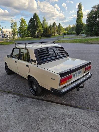 Lada 2107 1996, kuva 4/7