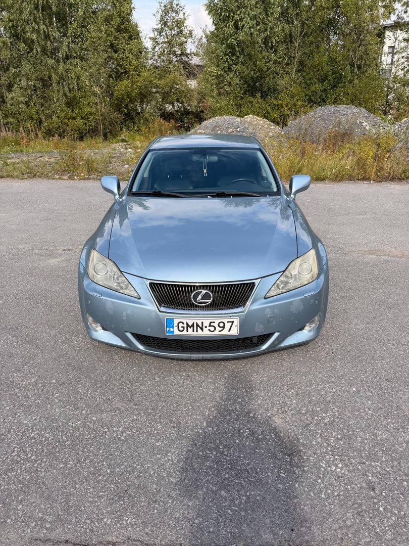 Lexus IS