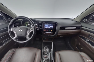 Mitsubishi Outlander PHEV 2016, kuva 7/38