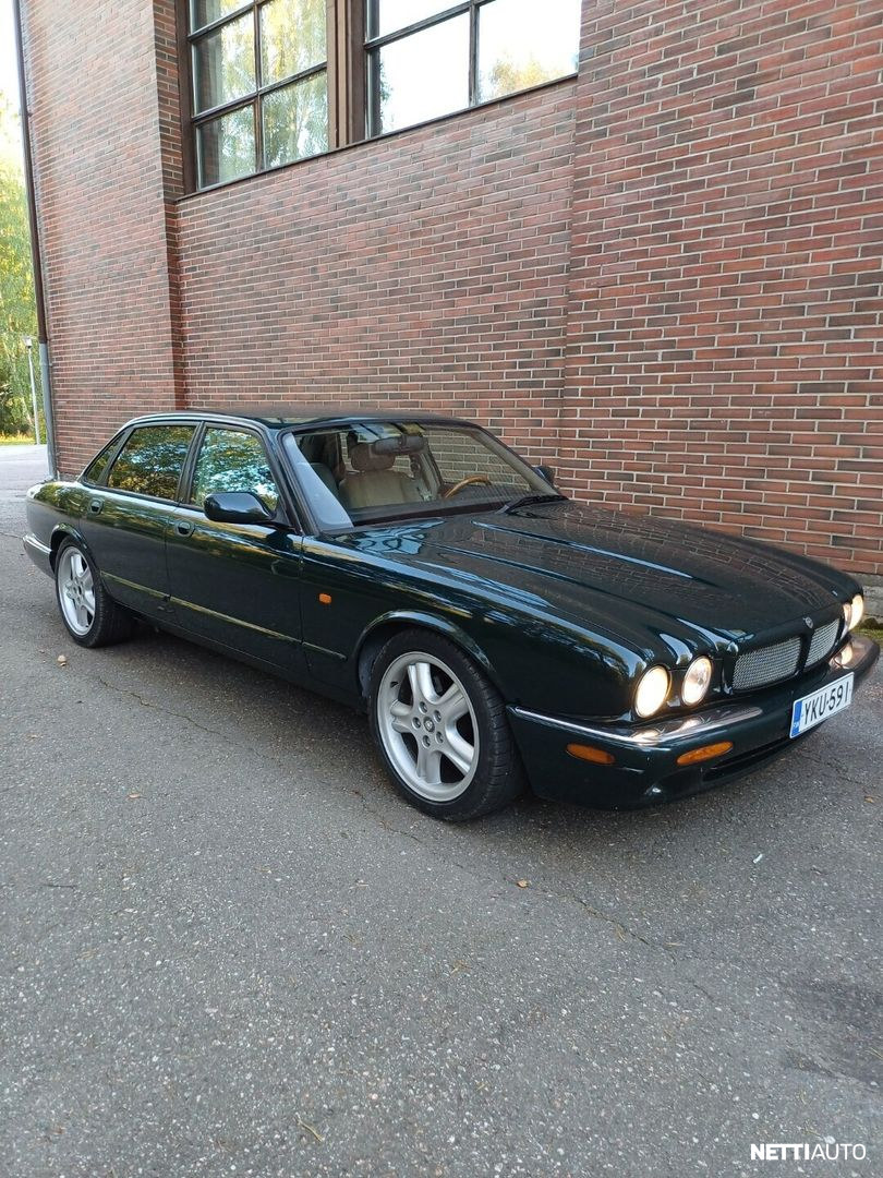 Jaguar XJR