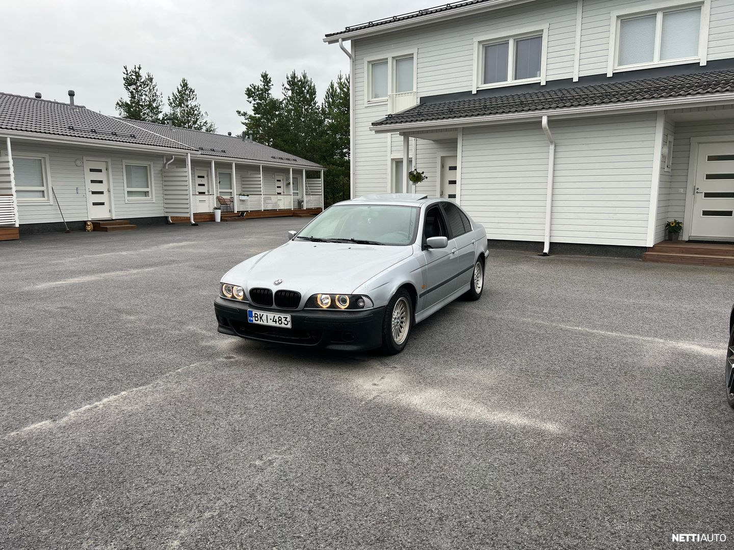 BMW 523