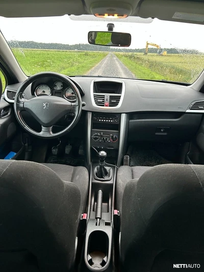 Peugeot 207 2007, photo 6/9
