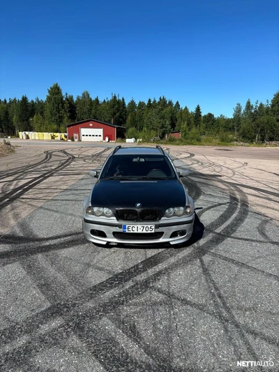 BMW 330 d Touring 2001, photo 2/8