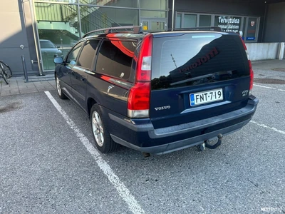 Volvo V70 2,5T Automaatti 2004, kuva 4/9