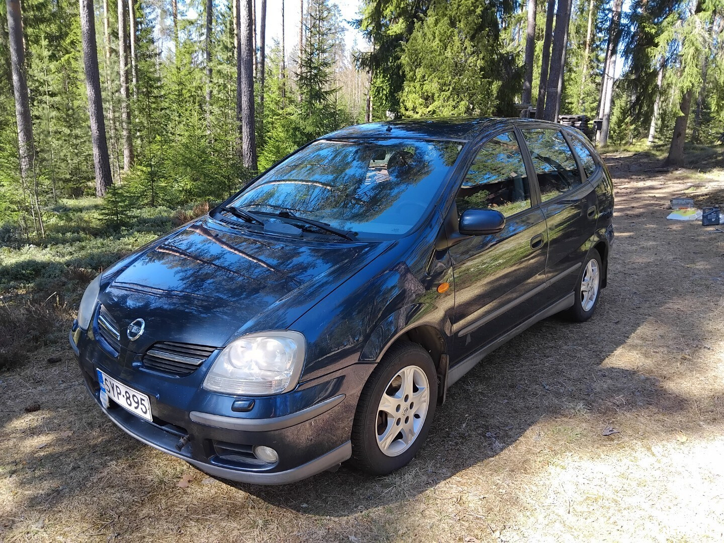 Nissan Almera Tino