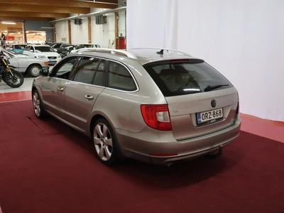 Skoda Superb 2010, kuva 6/24