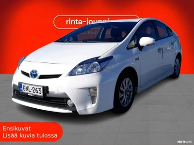 Toyota Prius PHEV Active 2015, kuva 1/5