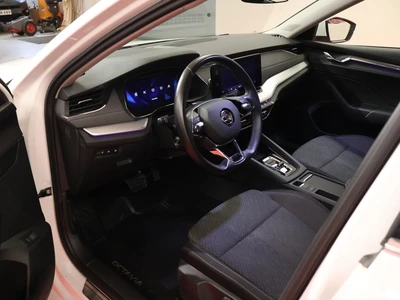 Skoda Octavia 2021, photo 6/10
