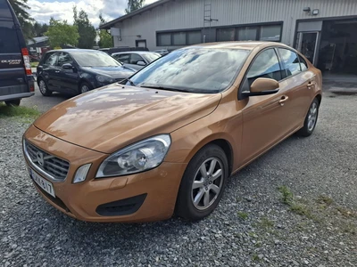 Volvo S60 2,0T Kinetic 2011, kuva 5/10