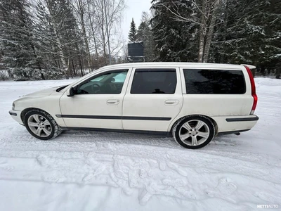Volvo V70 Farmari 2001, kuva 2/7
