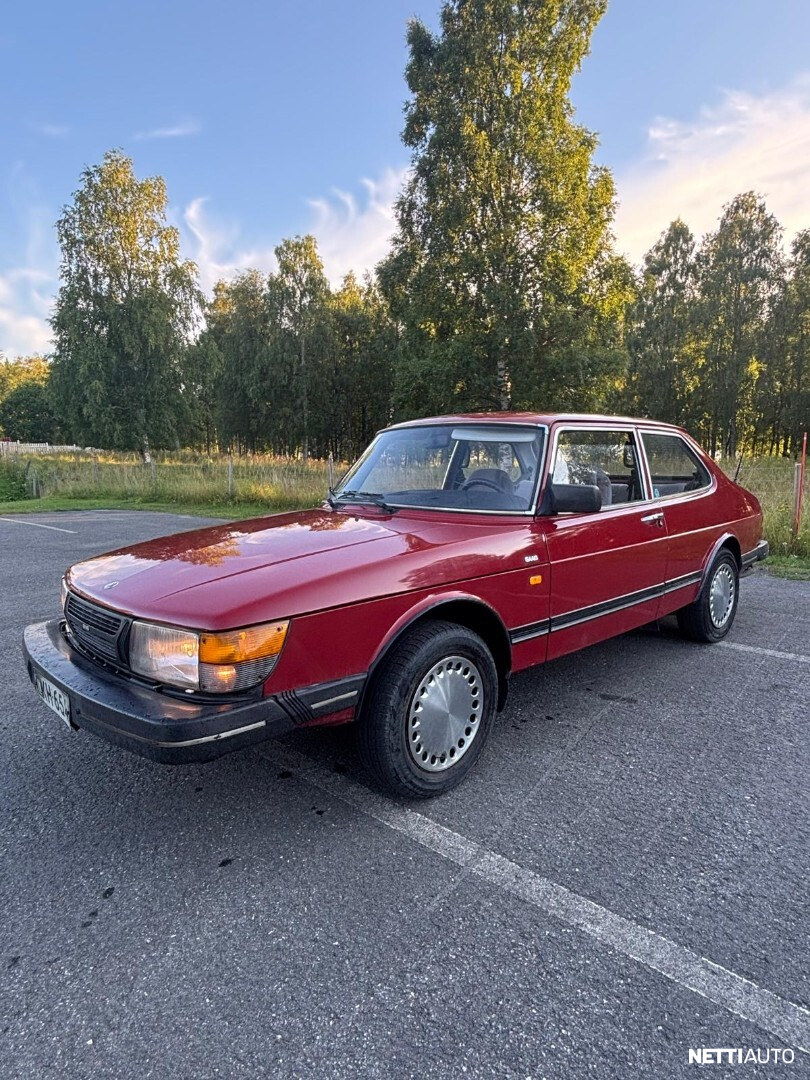 Saab 900