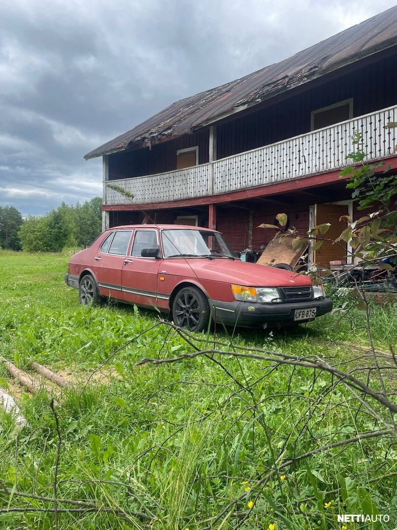 Saab 900