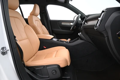 Volvo XC40 2022, photo 7/23