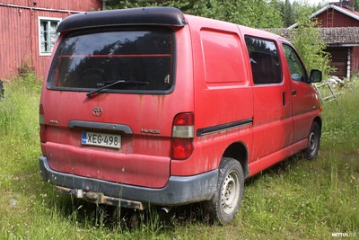 Toyota Hiace D 4D 2004, photo 2/9