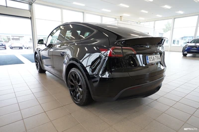 Tesla Model Y Long Range 2023, photo 2/14