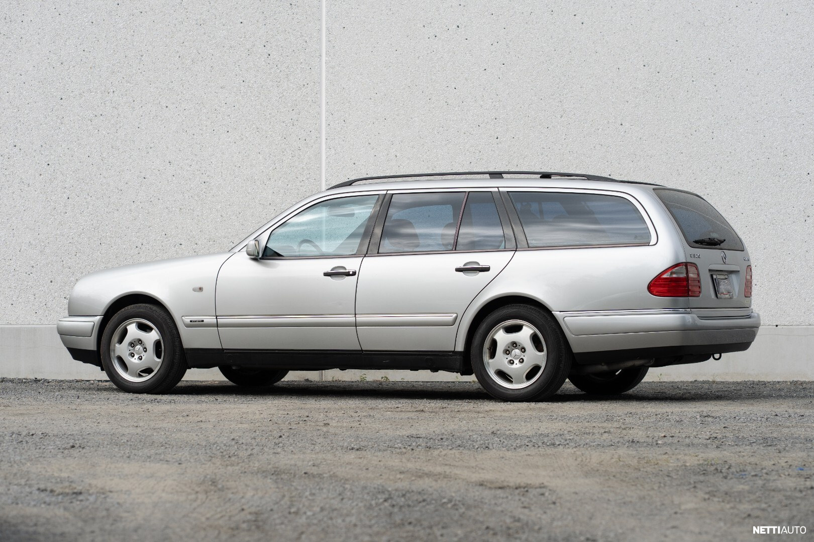 Mercedes-Benz E 320