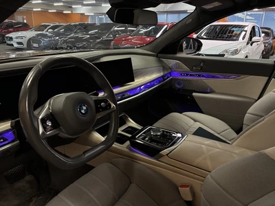 BMW i7 G70 xDrive 60 2023, kuva 6/13