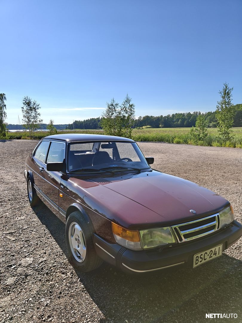 Saab 900