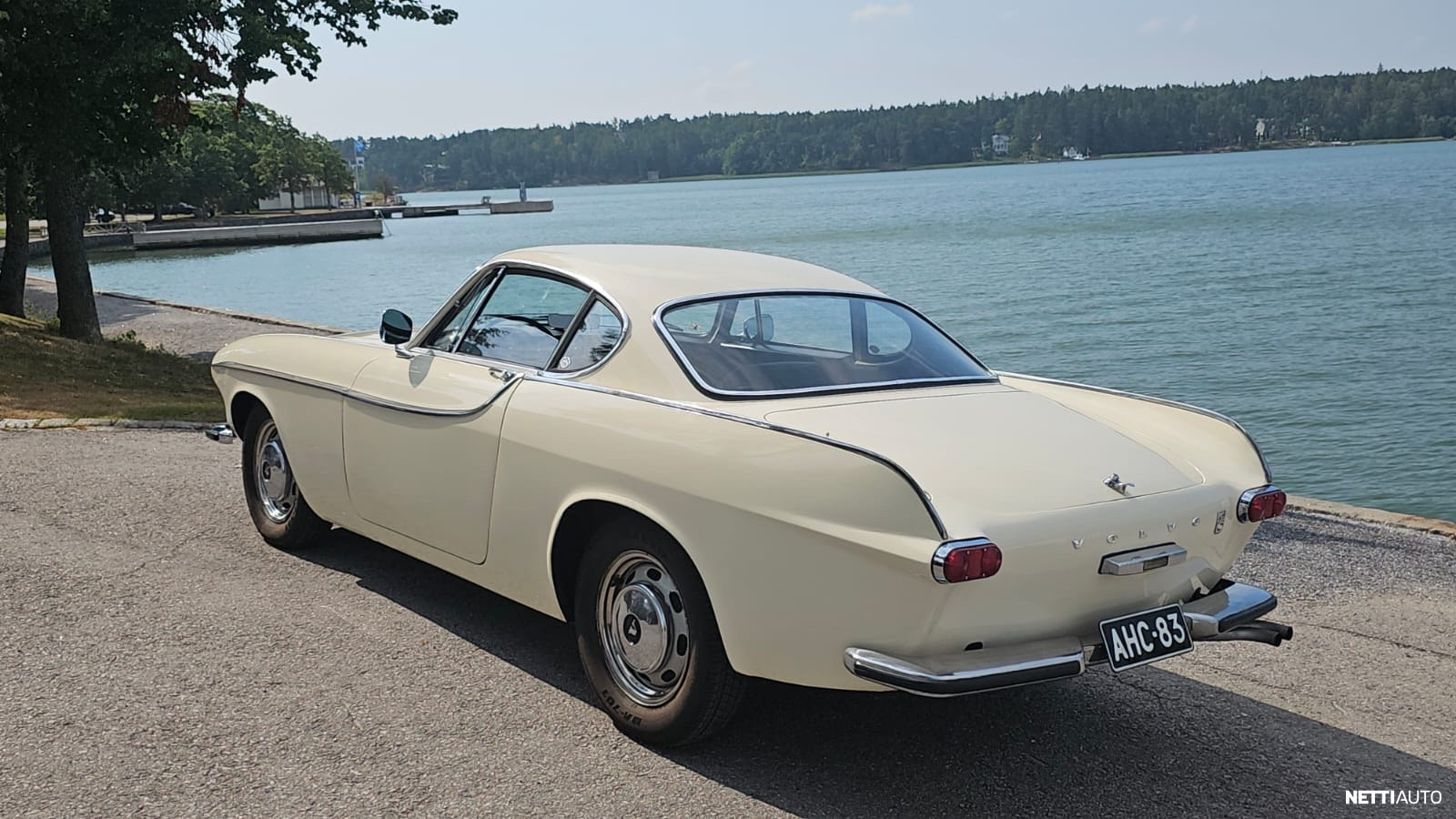 Volvo P1800
