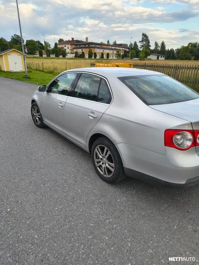 Volkswagen Jetta Comfortline 1,6 85 kW 2006, kuva 3/10
