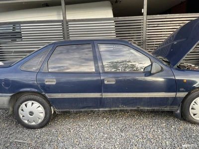 Opel Vectra 1992, kuva 2/12
