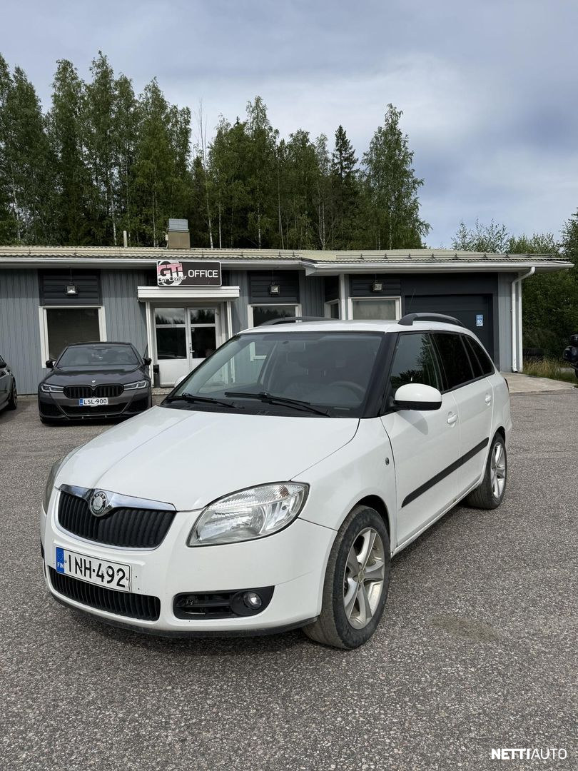 Skoda Fabia 2009, photo 2/18