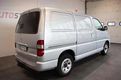 Toyota Hiace 2,5 D-4D 117 5ov 4WD Lyhyt 2011, photo 2/10