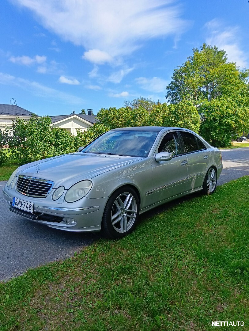 Mercedes-Benz 320
