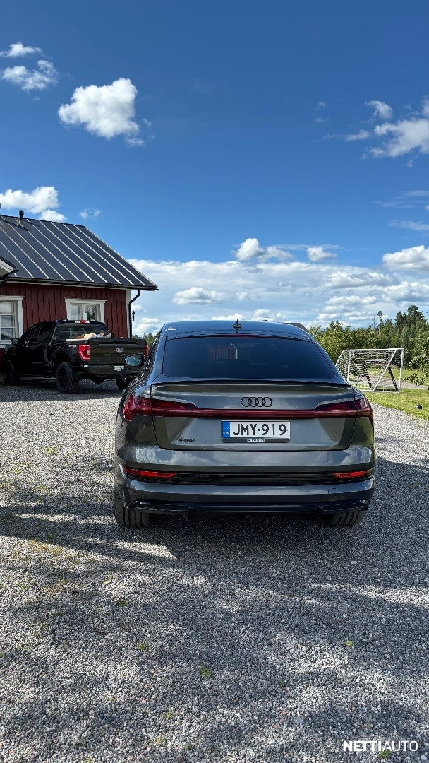 Audi e-tron 2021, photo 3/17