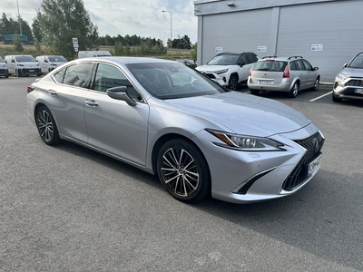 Lexus ES 300h Executive 2023, photo 4/18