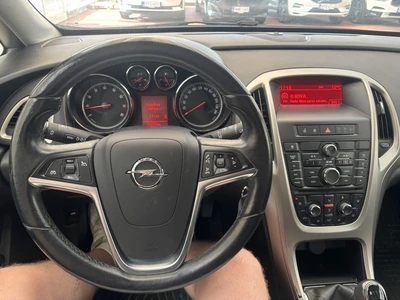 Opel Astra 2012, photo 6/10