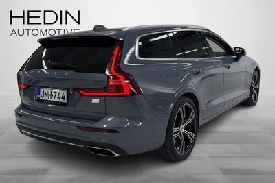 Volvo V60 2022, photo 3/30