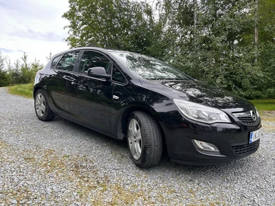 Opel Astra 2011, kuva 4/9