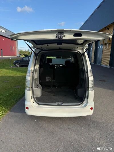 Toyota Voxy 2005, photo 3/16