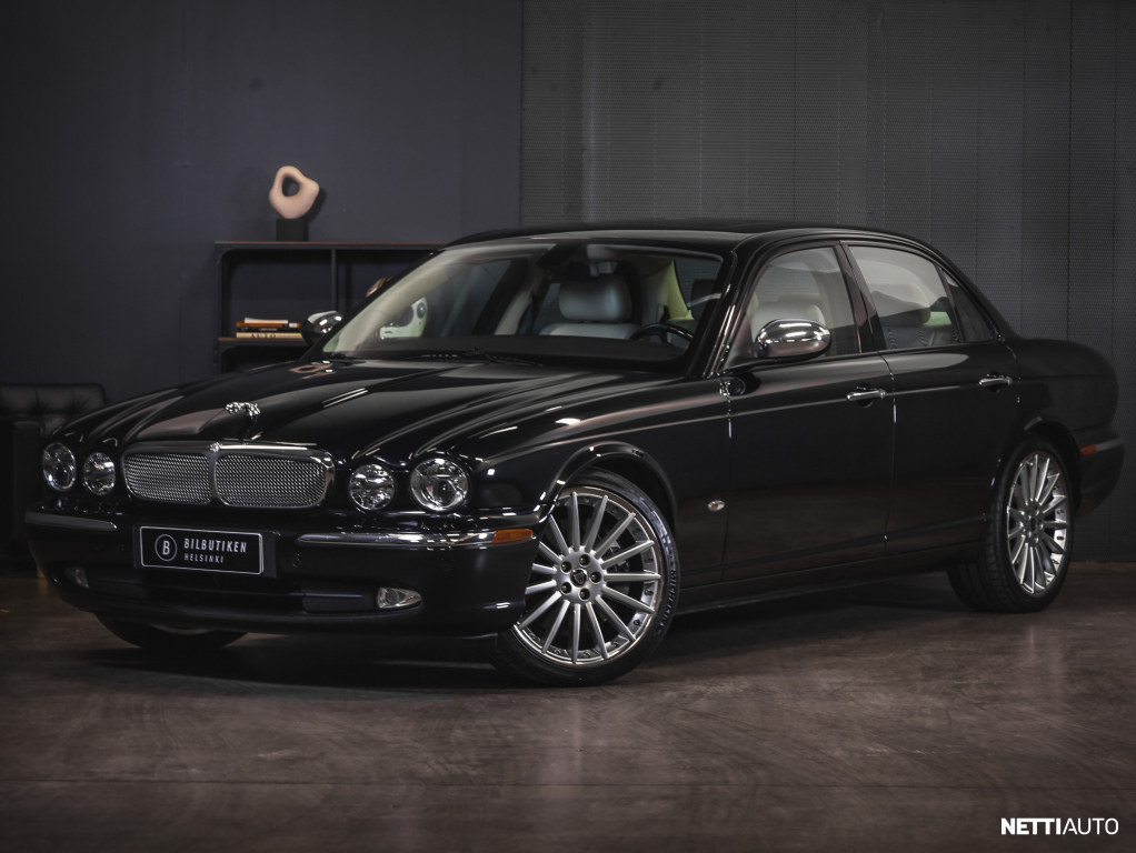 Jaguar XJR