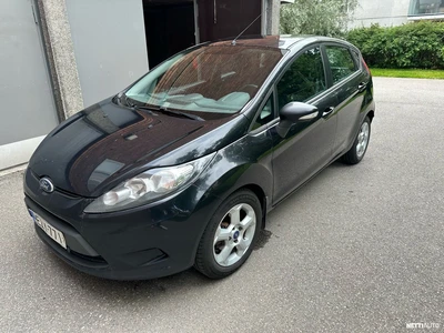 Ford Fiesta 1,25 82 hv Trend M5 5-ovinen 2011, photo 2/12