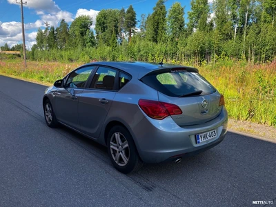 Opel Astra 2011, kuva 2/6