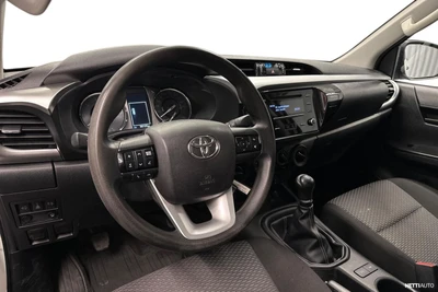 Toyota Hilux Double Cab 4WD 2,4D Life 2022, photo 6/26