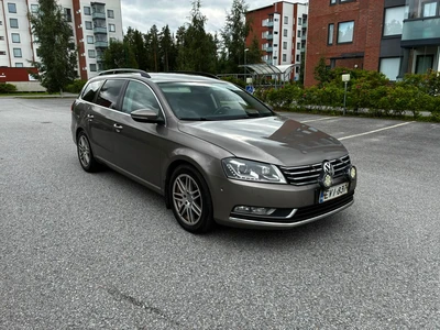 Volkswagen Passat 2011, kuva 1/5
