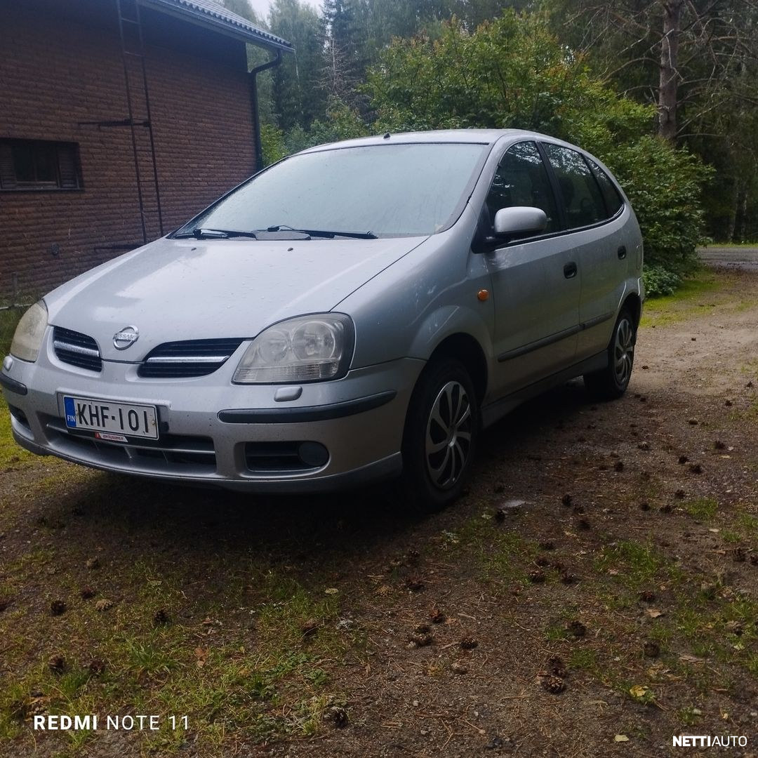 Nissan Almera Tino