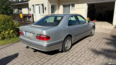 Mercedes-Benz E 200 2000, photo 5/9
